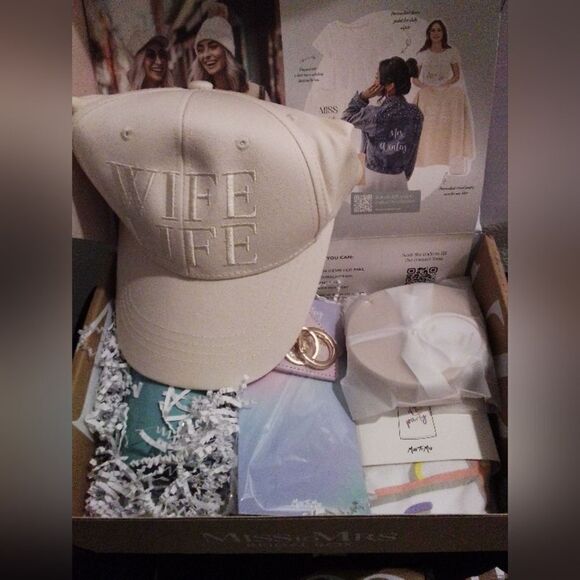 Brand New Miss To Mrs Bridal  Box” - Picture 1 of 9